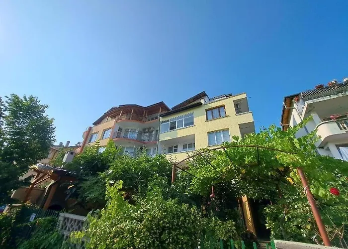 Family California Приморско